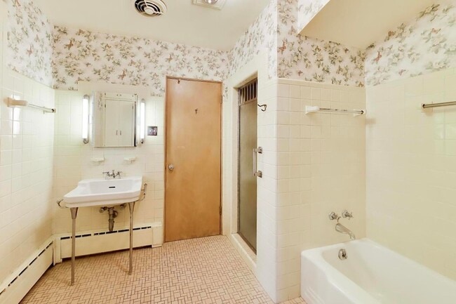 Building Photo - 545 Thatcher Ave