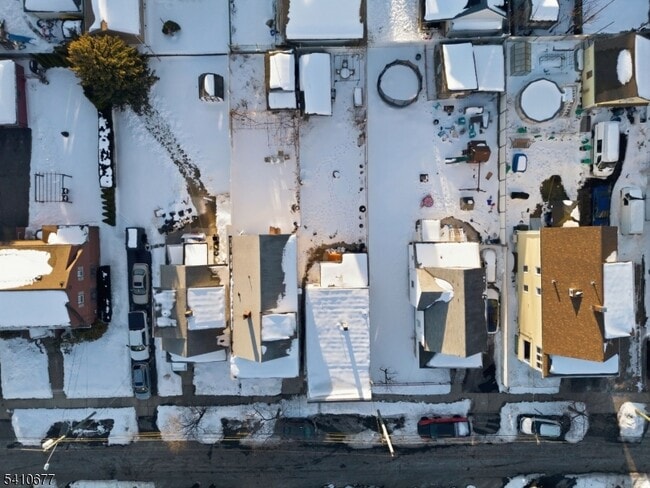 Building Photo - 245 Pierre Ave