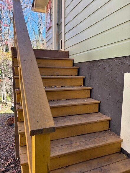 Steps from deck to yard - 127 Shelburne Rd