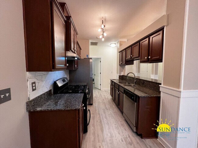 Building Photo - Walsh Glen Estates Crestview Home, call to...