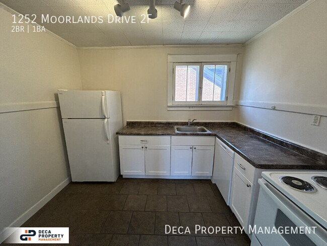 Building Photo - 1252 Moorlands Dr