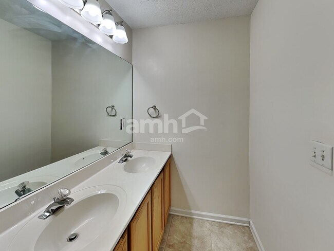 Building Photo - 4533 Hyperion Court