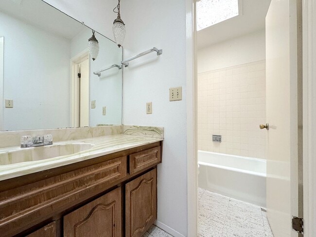 Building Photo - Northeast El Paso 3 Bed 2 Bath in Apollo Heights Neighborhood!