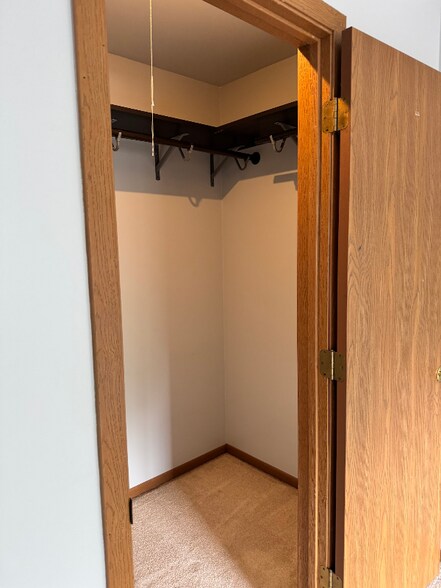 Building Photo - 1407 Oak Leaf Ln
