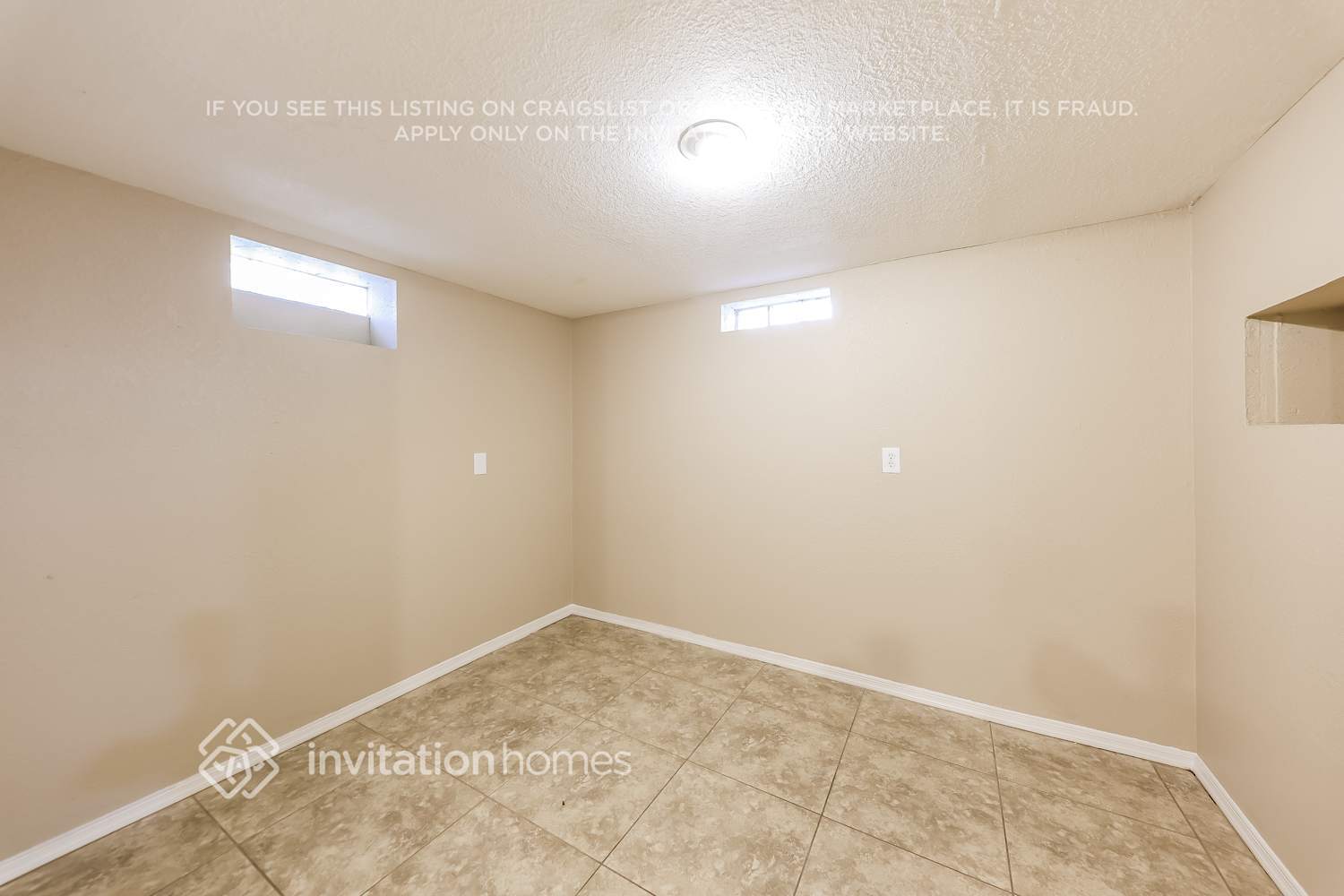 Building Photo - 806 E Amelia Ave