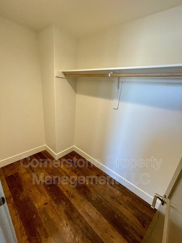 Building Photo - 2300 Franklin Rd