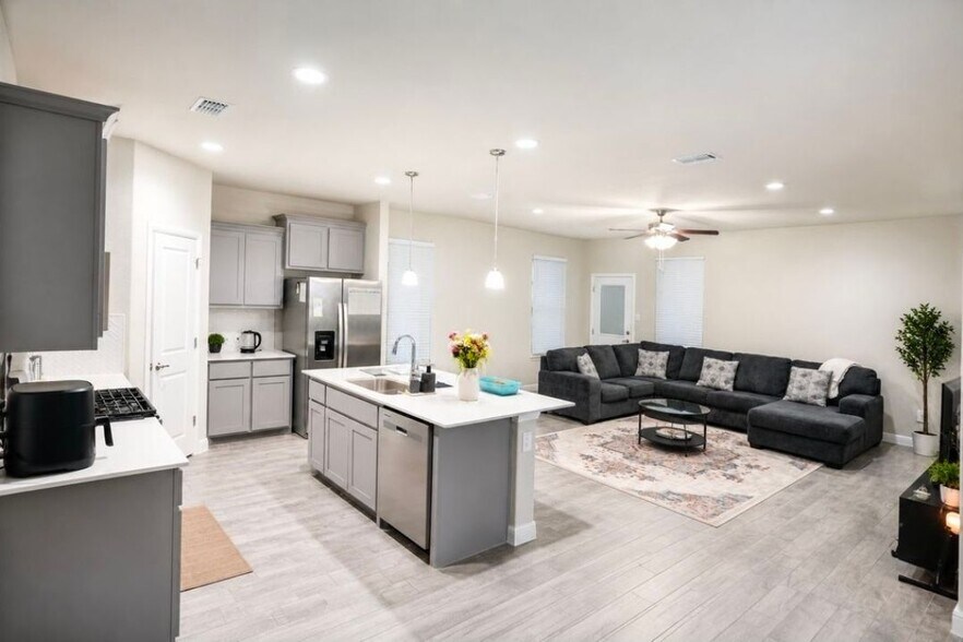 Building Photo - 14313 Andromeda Dr