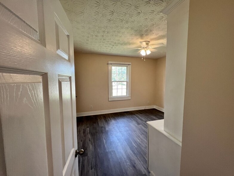 Building Photo - 601 Askew Ave