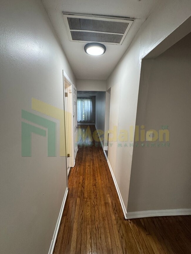 Building Photo - Beautifully Updated 3-Bed Home on a Quiet Block – Move-In Ready!