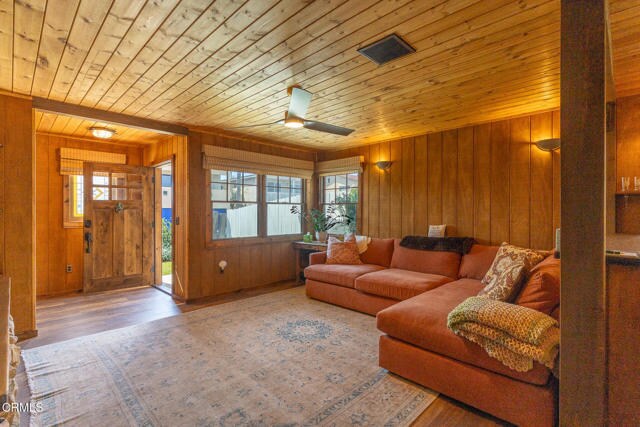 Building Photo - 117 Tujunga Ave