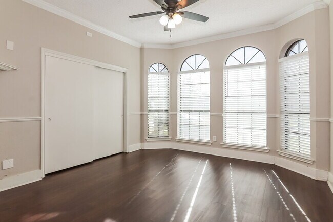 Building Photo - 1141 Paintbrush St