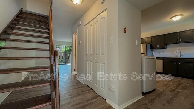 Building Photo - 1373 E Tanners Creek Dr