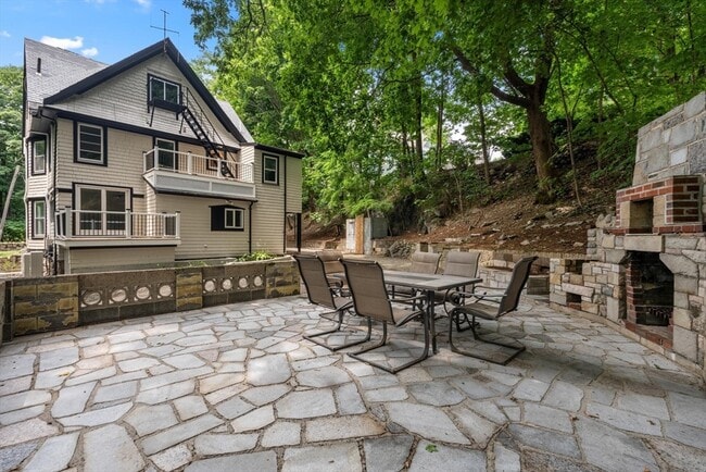 Building Photo - 136 Academy Hill Rd