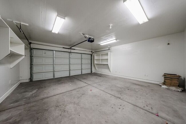 Building Photo - Introducing a stunning 4-bedroom, 2.5-bath...