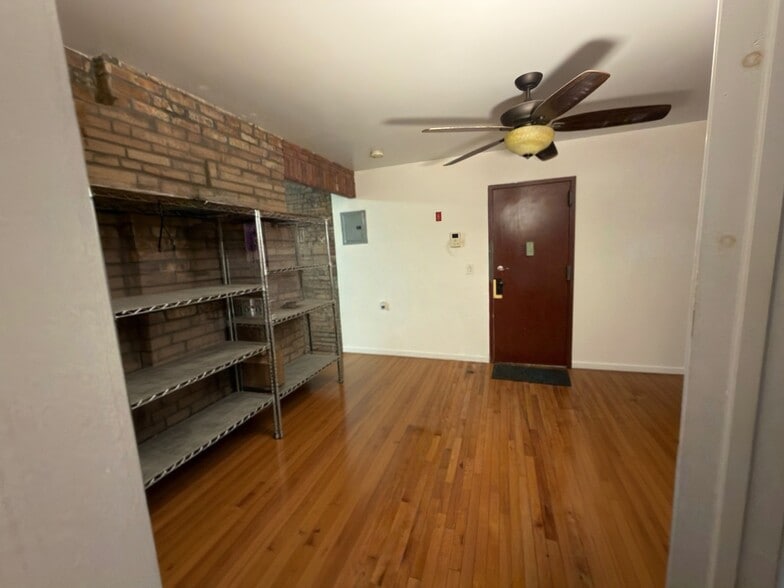 Building Photo - 2128 Newtown Ave