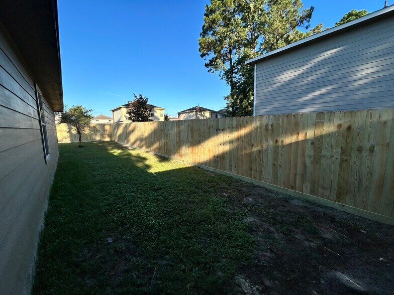 Backyard with New Fence - 16782 Fallen Timbers Dr