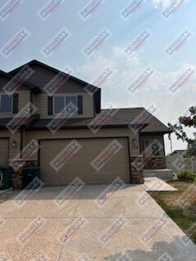 Building Photo - Spacious Home with Everything You’re Looki...