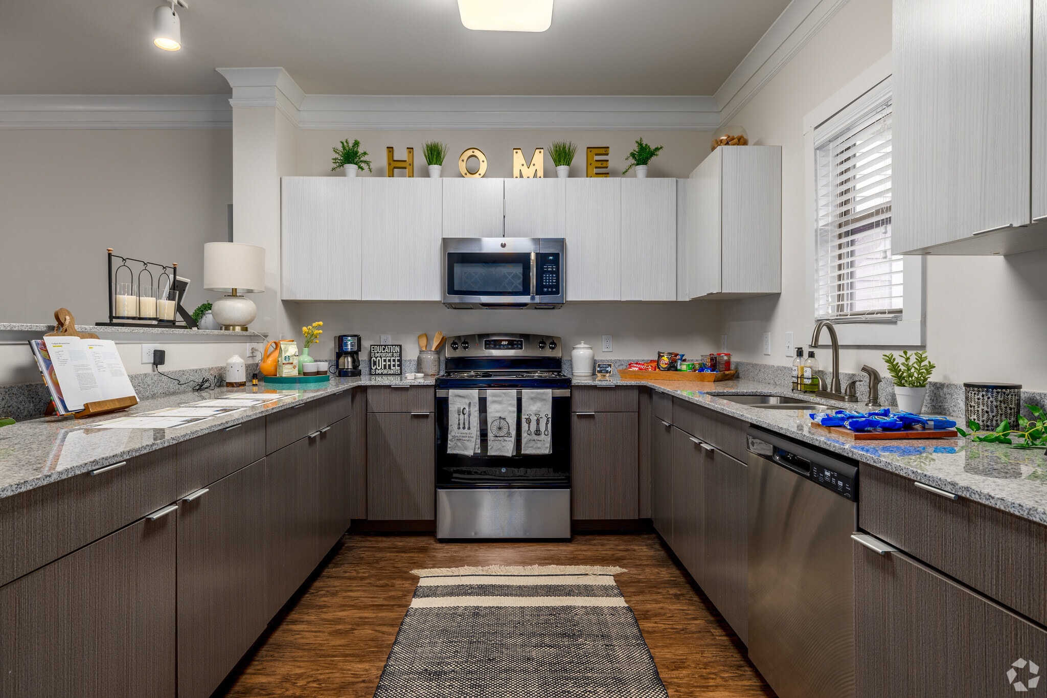 4BR, 4.5BA - 2,333SF - Kitchen - Highbranch Gainesville