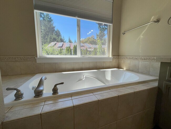 Building Photo - Bright & Airy Home with Granite Kitchen, V...