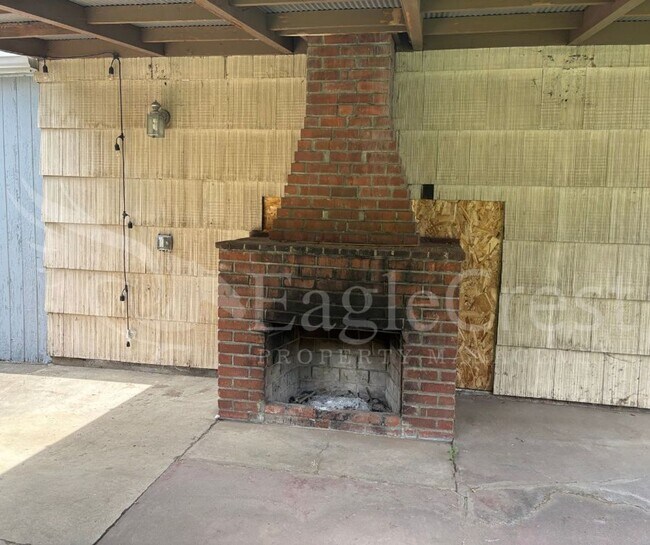 Building Photo - Three Bedroom, Two Bathroom House with Fenced Yard and Outdoor Fireplace