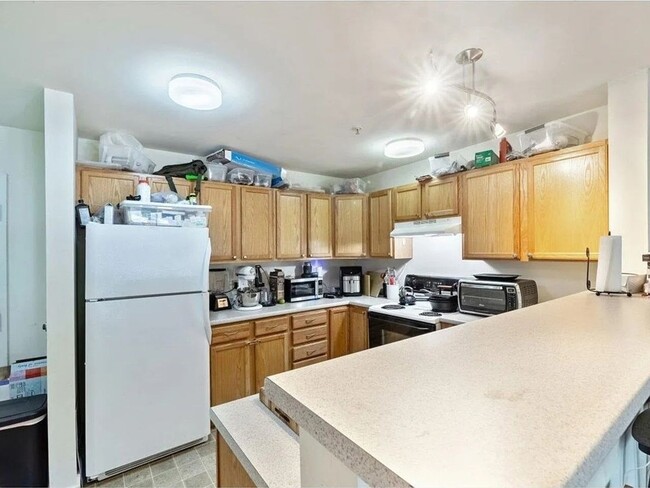 Building Photo - 2BD/1BA Condo at City's Edge, South Burlin...