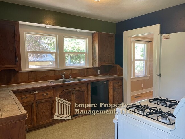 Building Photo - 1764 W 9th Pl