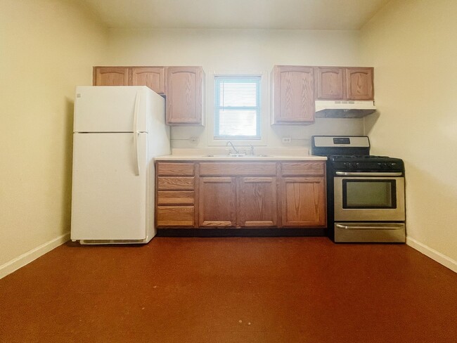 Building Photo - Coming Soon in Muncie! 3 Bed / 1 Bath House — Pet Friendly! Washer & Dryer Hookups!