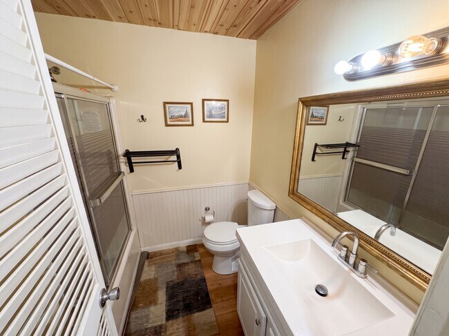 Building Photo - 7221 Hillview Dr