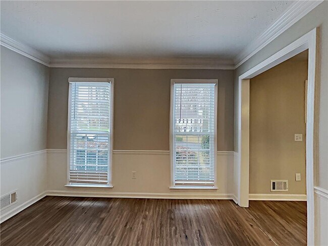 Building Photo - 820 Providence Dr