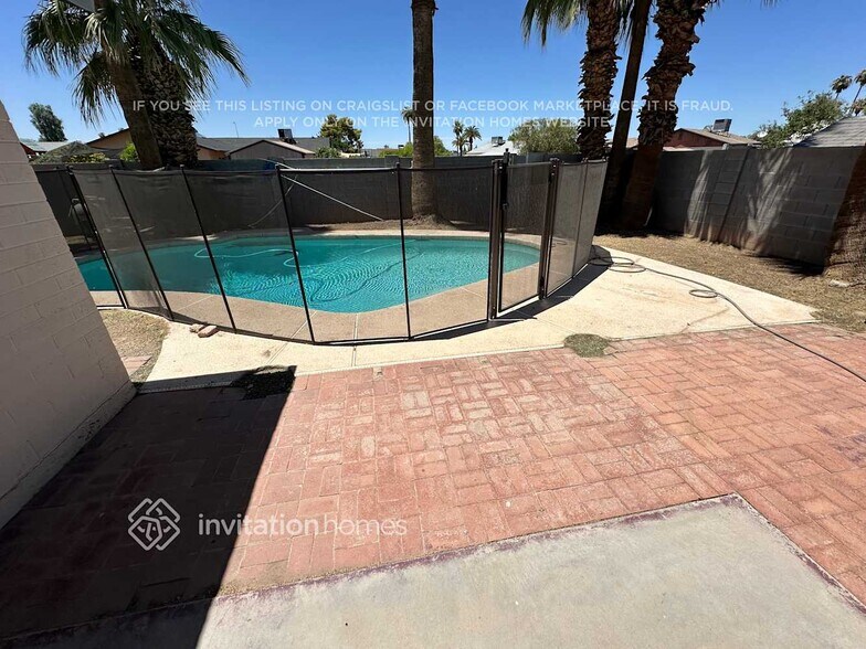 Building Photo - 5620 S La Rosa Dr