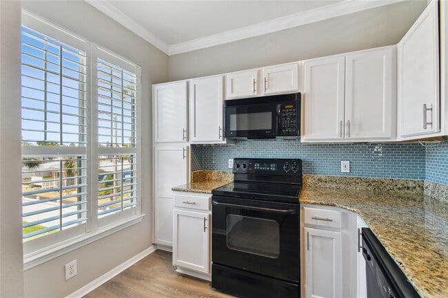 Building Photo - 5000 Culbreath Key Way