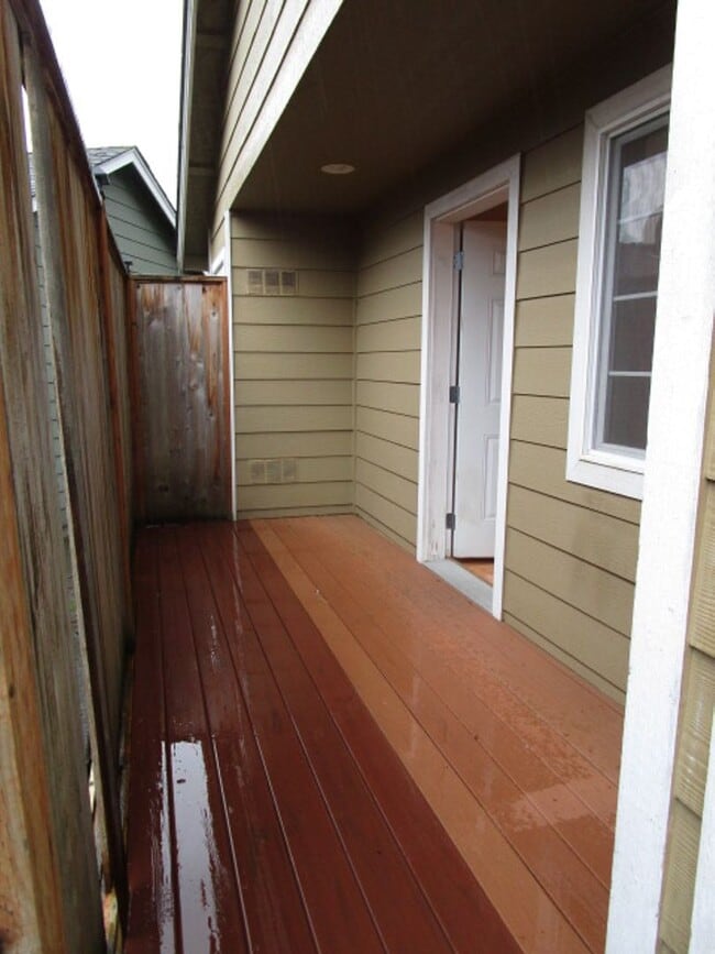 Building Photo - 1925 Wildflower Way