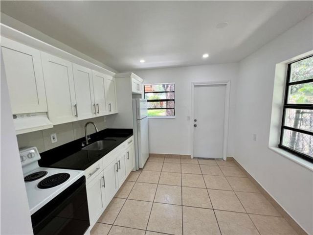 Primary Photo - 711 SW 6th St