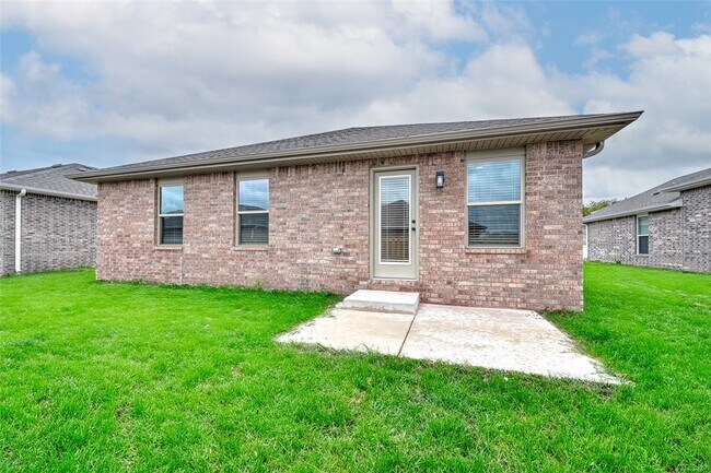 Building Photo - 2031 Bluebonnet Ln