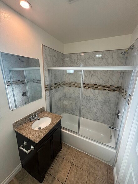 Building Photo - 430 E 118th St