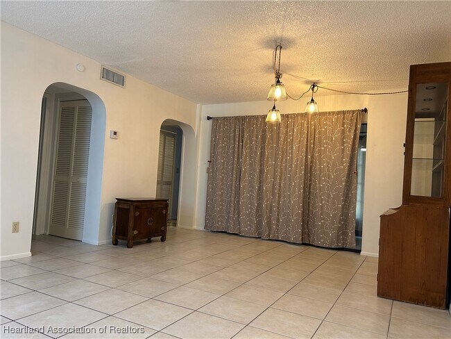 Building Photo - 603 Manor Cir