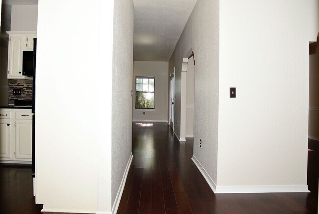 Building Photo - Spacious 4 Bedroom in Southwind at Bluewater Bay!