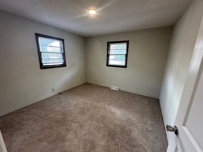 Building Photo - 107 Hope Dr