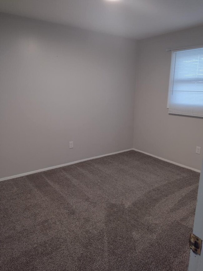 Building Photo - 101 E Ave B