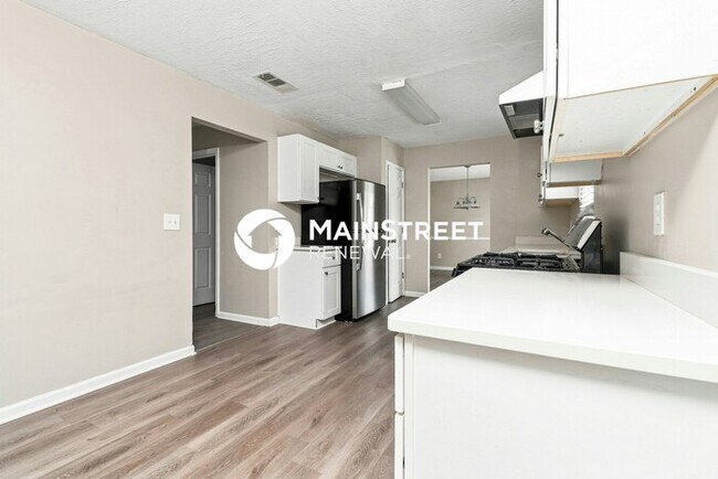 Building Photo - 4 Bedroom Pet-Friendly Home in Atlanta, GA with Main Street Renewal