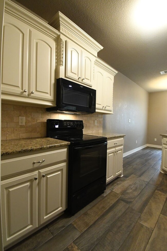 Building Photo - Modern 3-Bedroom 2 Bath Duplex in South Tyler