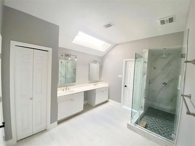 Building Photo - 14218 Manderly Dr