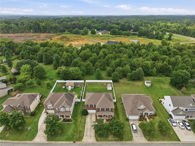 Building Photo - Lease OR Lease to Own