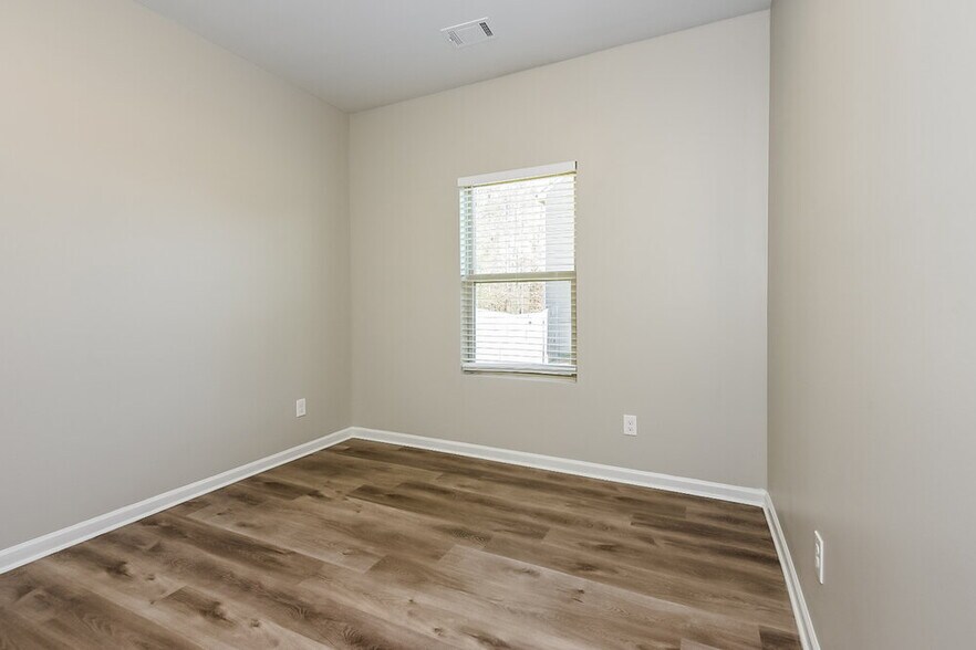 Building Photo - 3517 Mica Cir SE