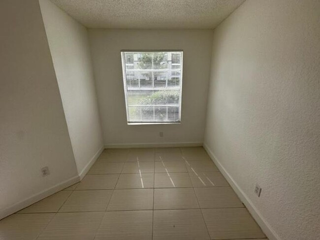 Building Photo - 1st Floor 1 Bedroom and 1 Bathroom Condo  ...