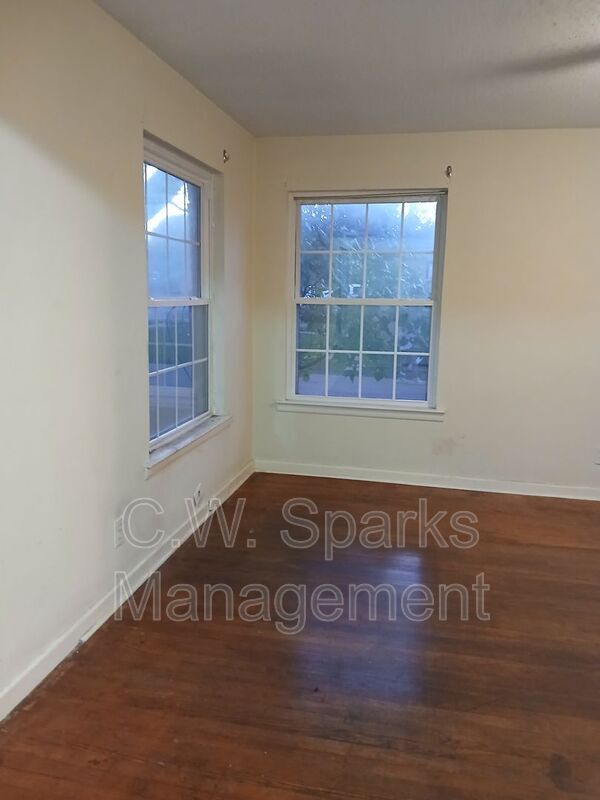 Building Photo - 3015 Avon St