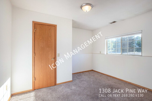Building Photo - 1308 Jack Pine Way