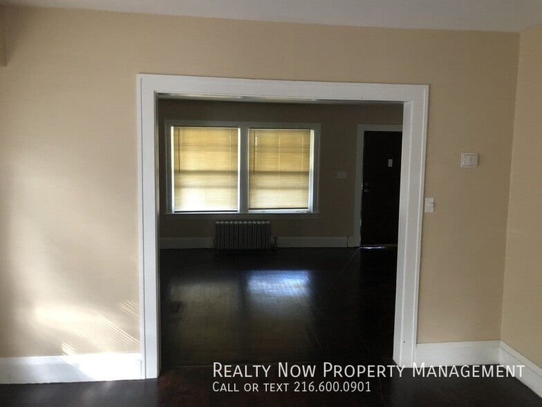 Building Photo - 1499 Maple Rd