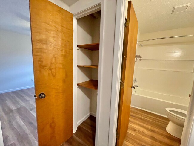 Building Photo - Freshly Renovated 1 bedroom convenient to 40, lovely wooded setting
