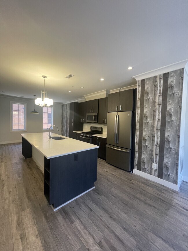 Building Photo - 918 N Buchanan St